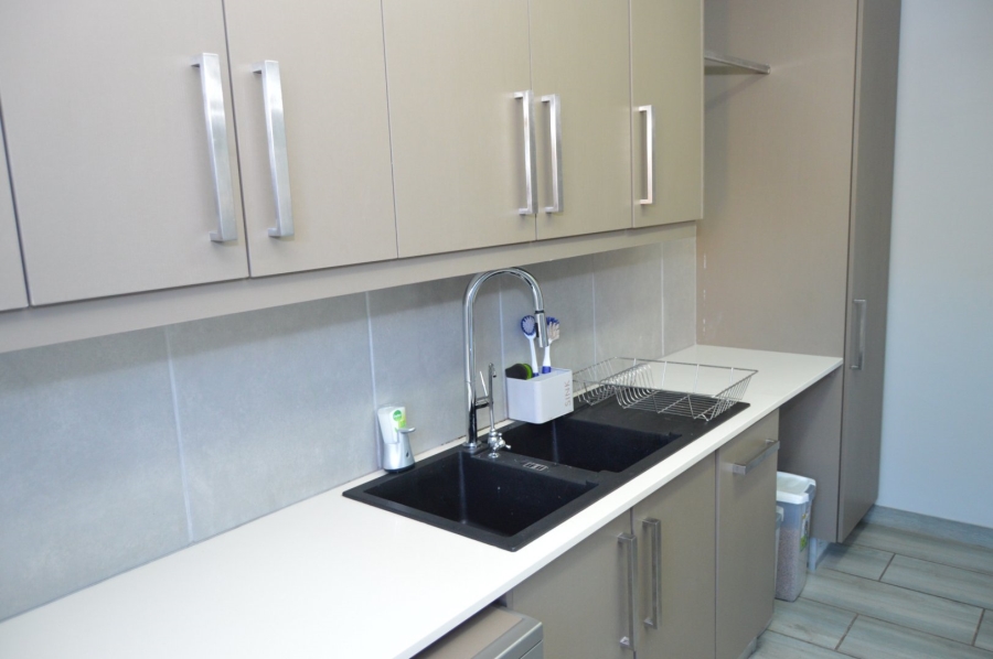 4 Bedroom Property for Sale in Blue Mountain Village Western Cape